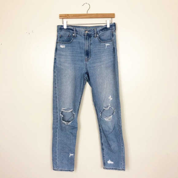 American Eagle Outfitters Denim - AMERICAN EAGLE | Women's Size 6 Light Wash Distressed High Rise Mom Jeans